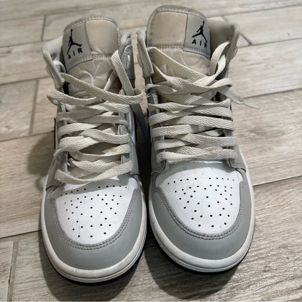 Jordan 1 Mid Athletic Shoes in Fog Grey